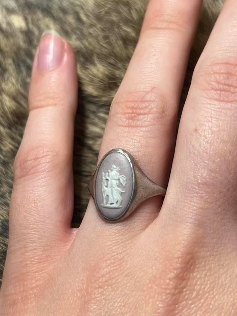 Rare vintage Wedgwood lavender/lilac sterling silver ring